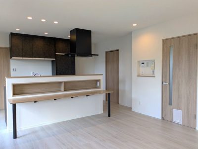 戸建リノベーション：暮らしに寄り添うペット対応の三世帯改修